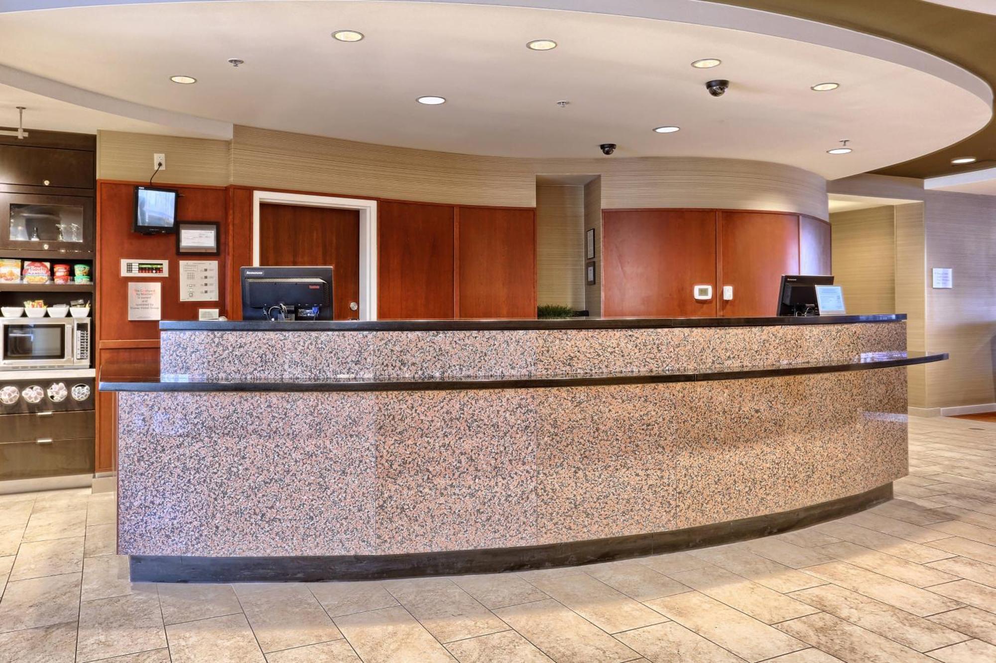 Courtyard By Marriott Harrisburg West/Меканиксбърг Екстериор снимка