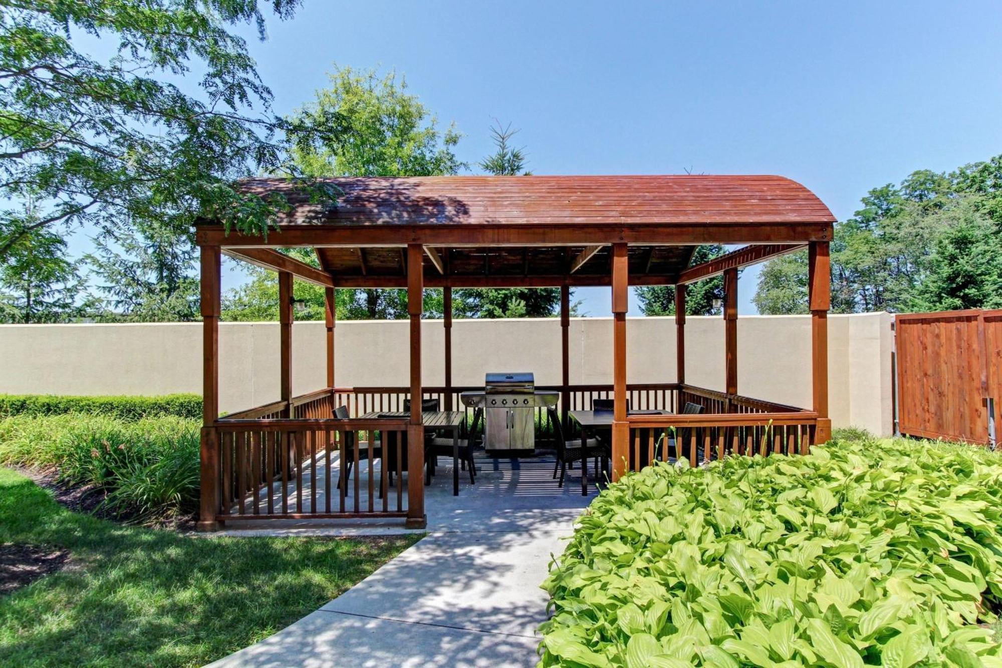 Courtyard By Marriott Harrisburg West/Меканиксбърг Екстериор снимка