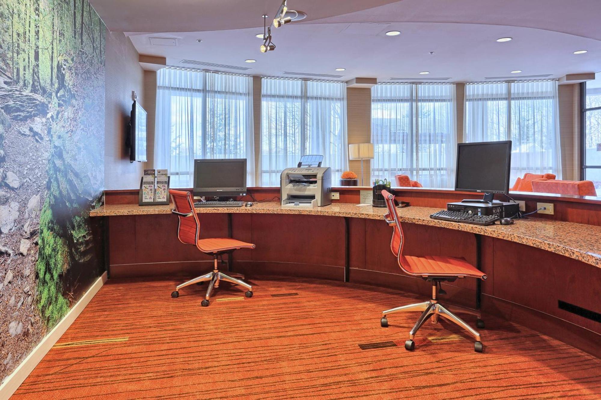 Courtyard By Marriott Harrisburg West/Меканиксбърг Екстериор снимка