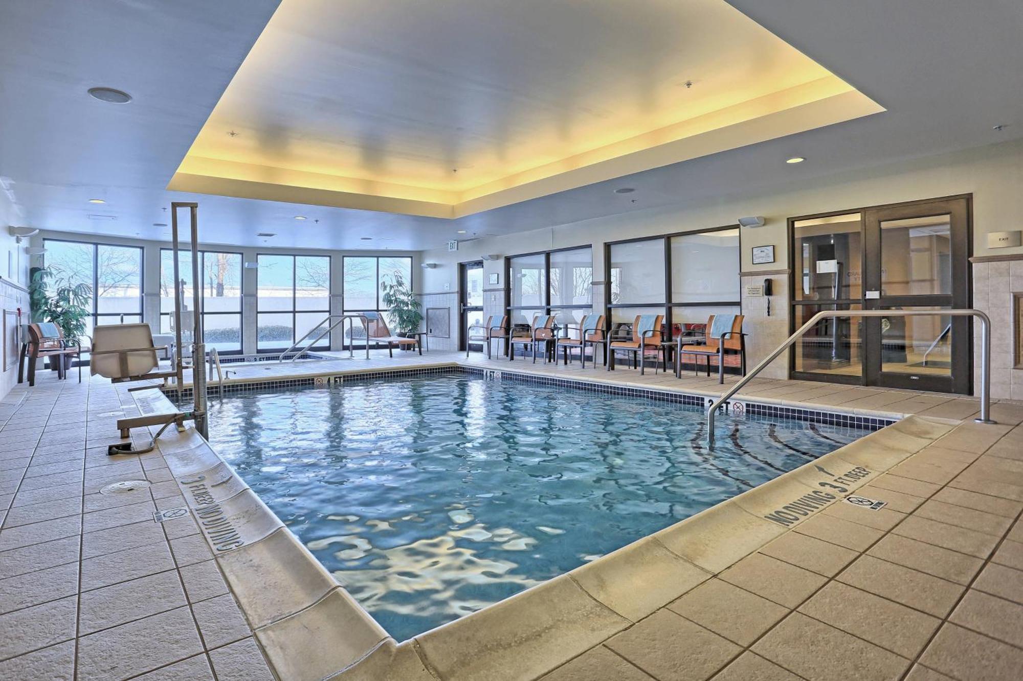 Courtyard By Marriott Harrisburg West/Меканиксбърг Екстериор снимка
