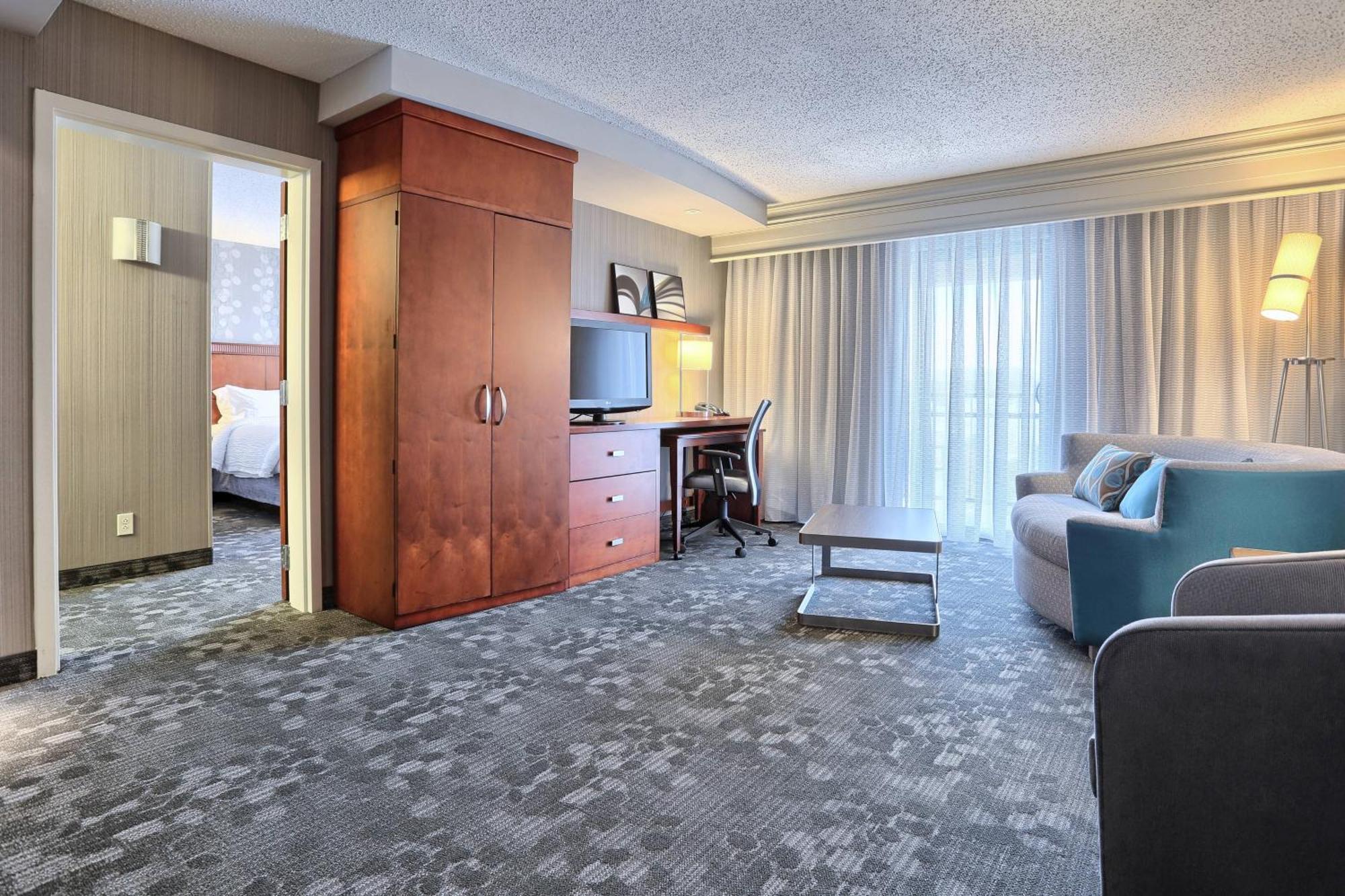 Courtyard By Marriott Harrisburg West/Меканиксбърг Екстериор снимка