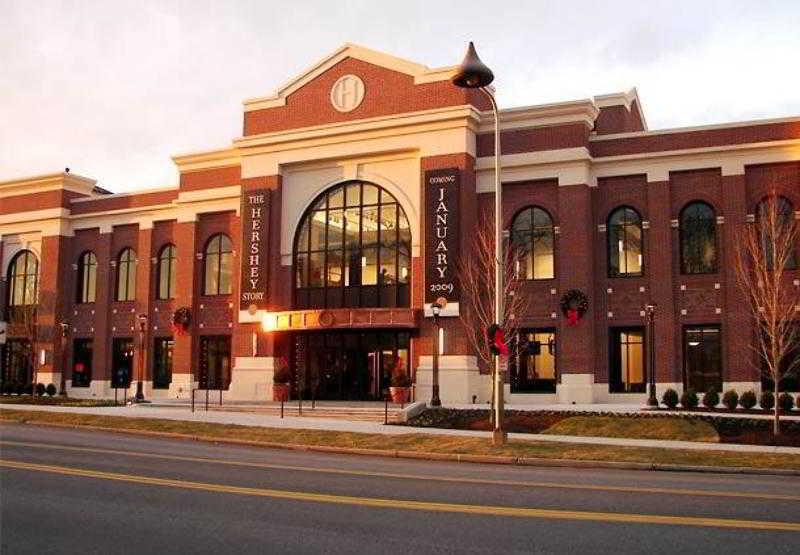 Courtyard By Marriott Harrisburg West/Меканиксбърг Екстериор снимка