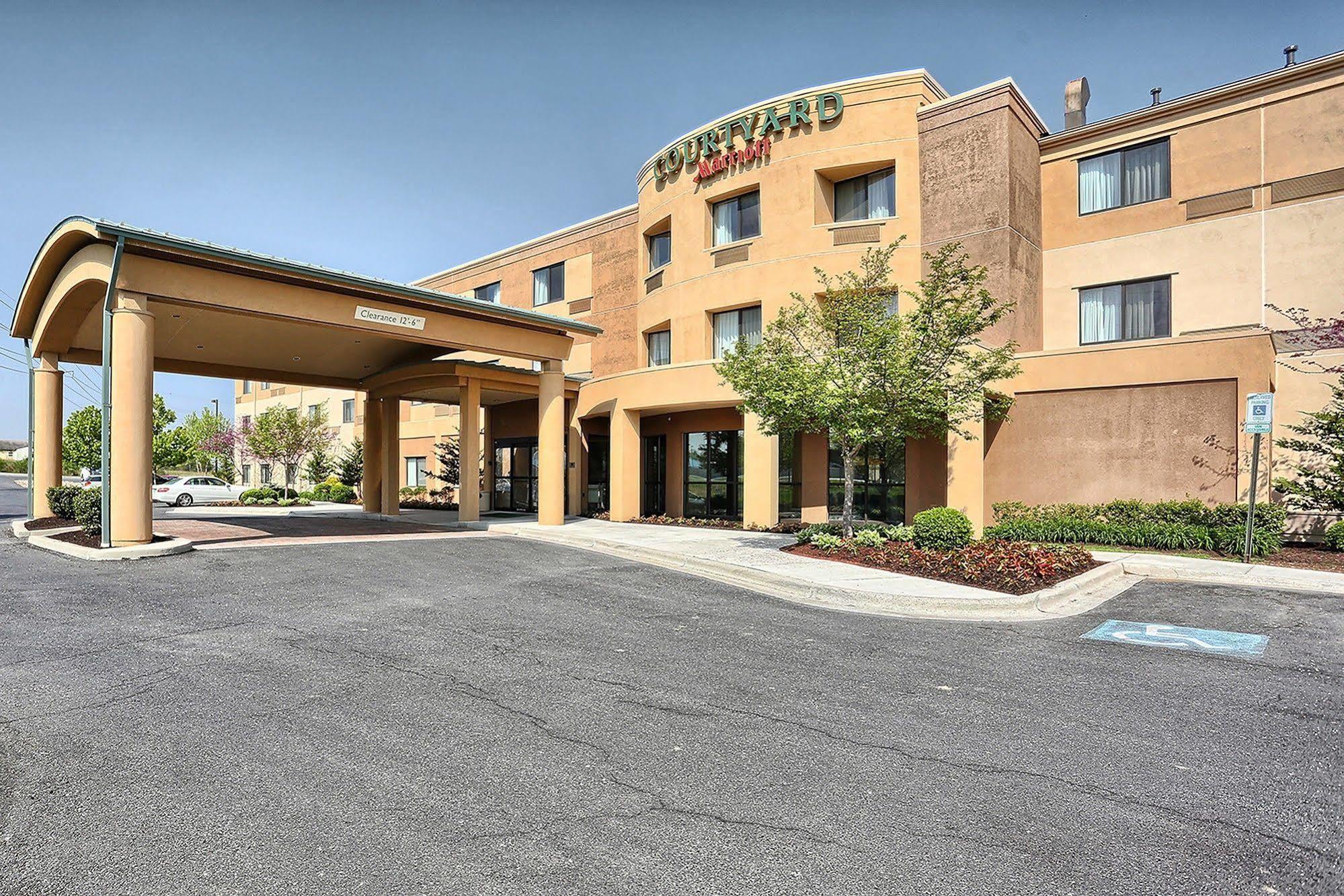 Courtyard By Marriott Harrisburg West/Меканиксбърг Екстериор снимка